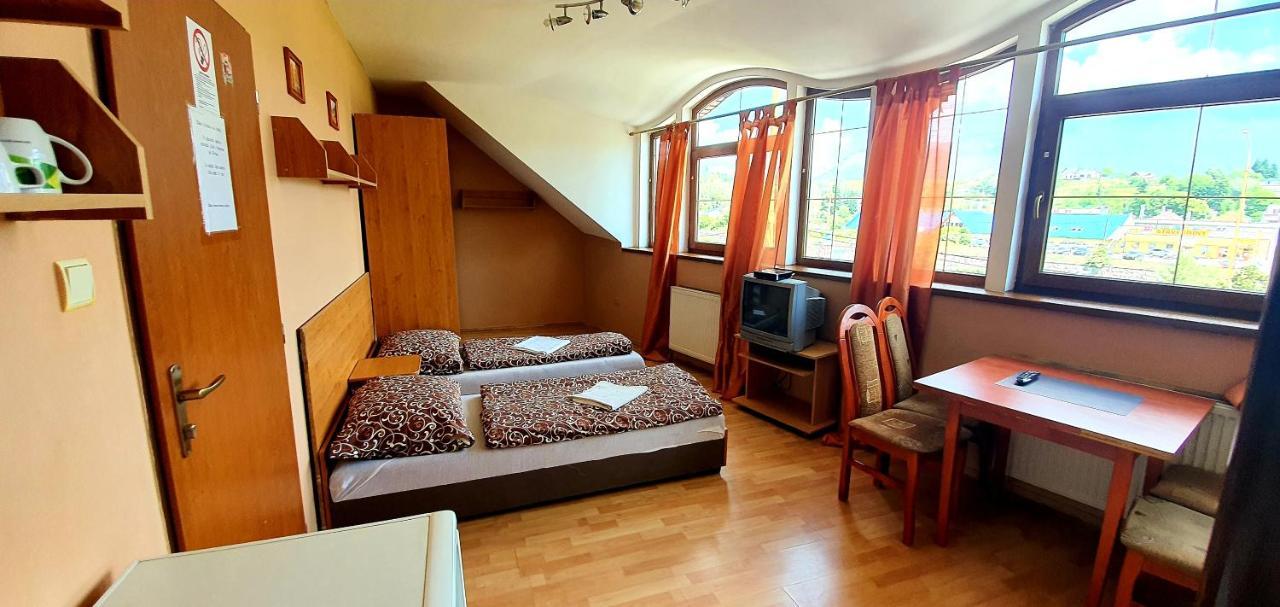 Penzion Highway Hotel Ruzomberok Exterior photo
