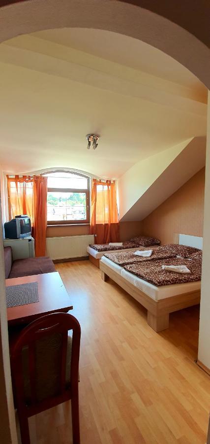 Penzion Highway Hotel Ruzomberok Exterior photo